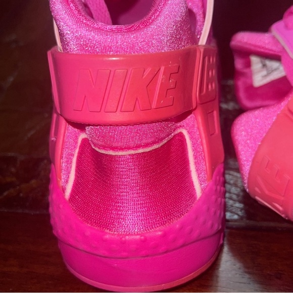 Nike hurricane run, hot pink , size 6.5 women/ 5Y. make me offer… - Picture 6 of 7